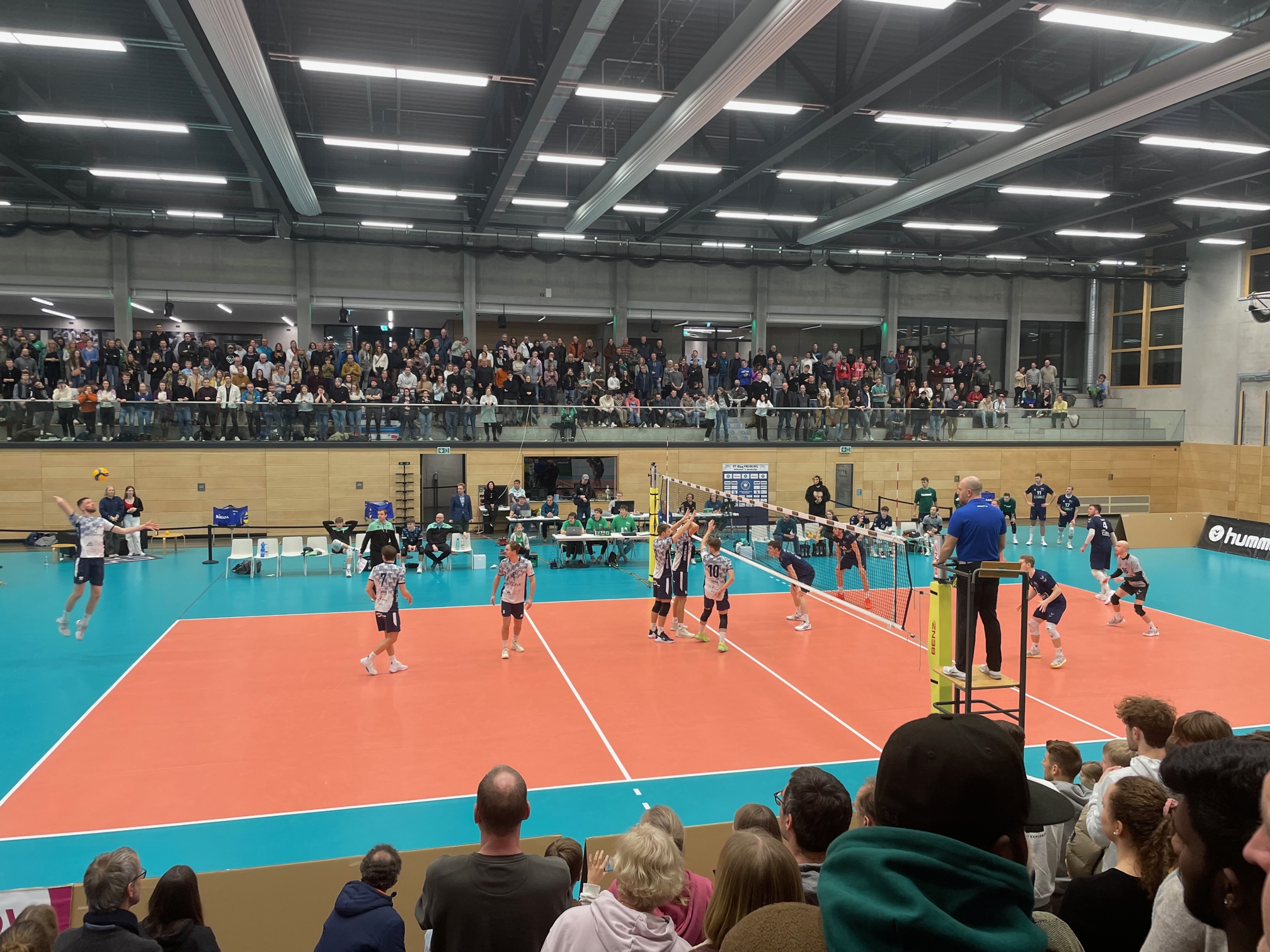 Bild eines Volleyballspiel in Freiburg.