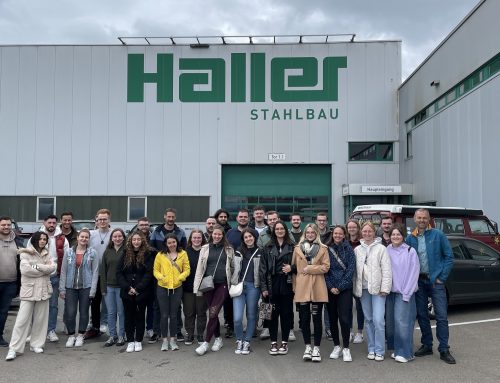 Bauzeichner besich­tigen die Firma Stahlbau Haller