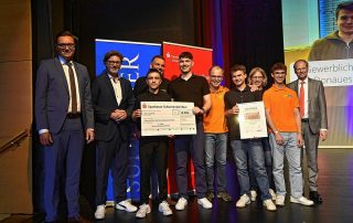 Die Preisträger des Sparkassenwettbewerbs bei der Übergabe des Preis
