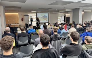 Zuhörer/innen beim Vortrag