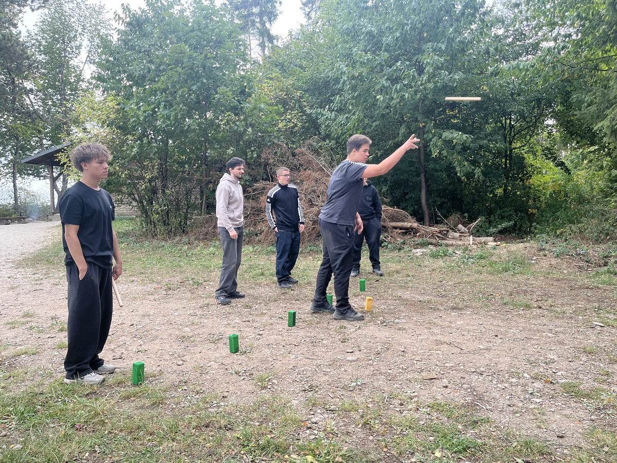 SchülerInnen beim Spielen