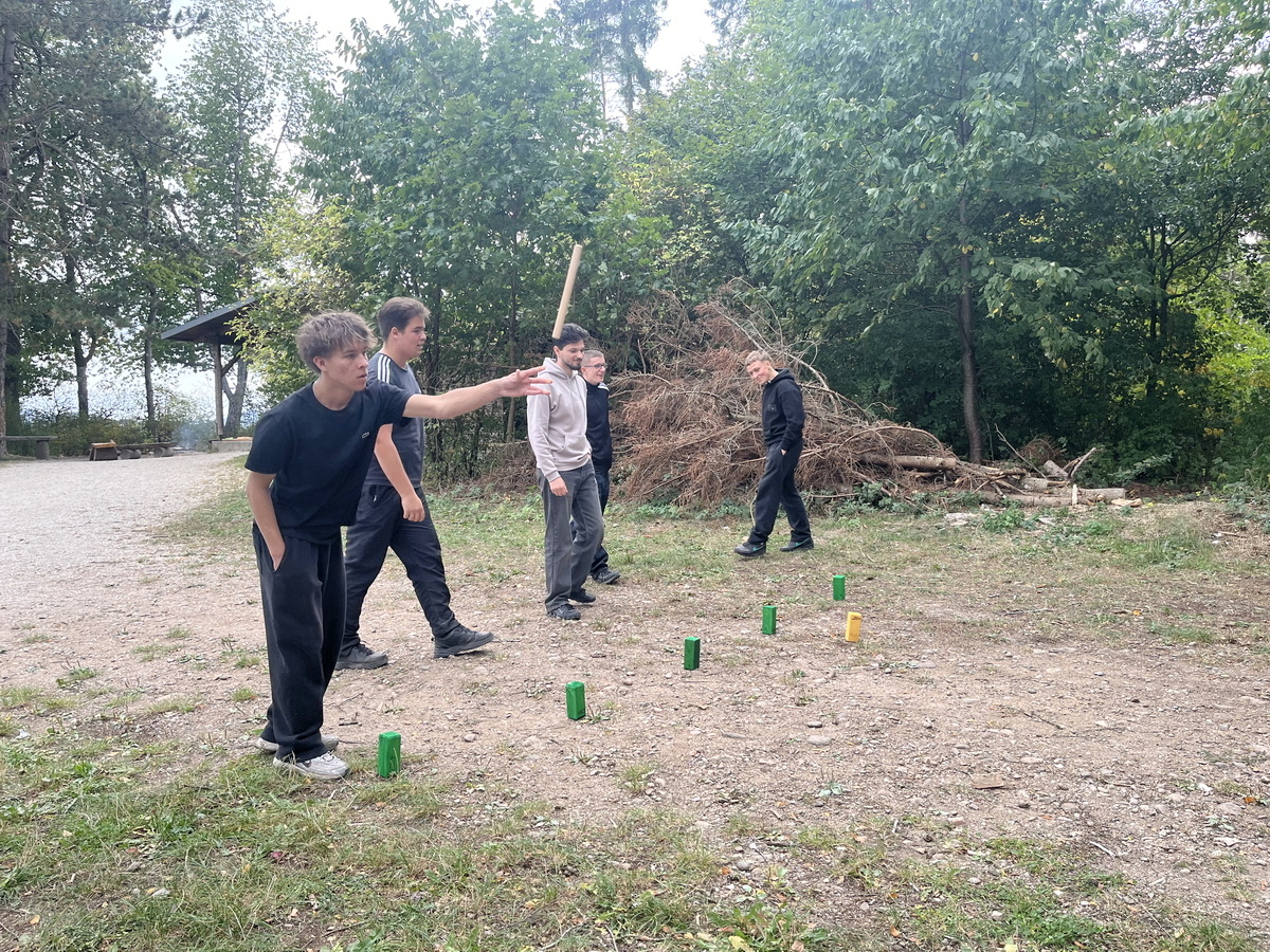 SchülerInnen beim Spielen